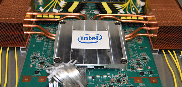 Корпорация Intel представила первый на рынке модульный оптический Ethernet-коммутатор